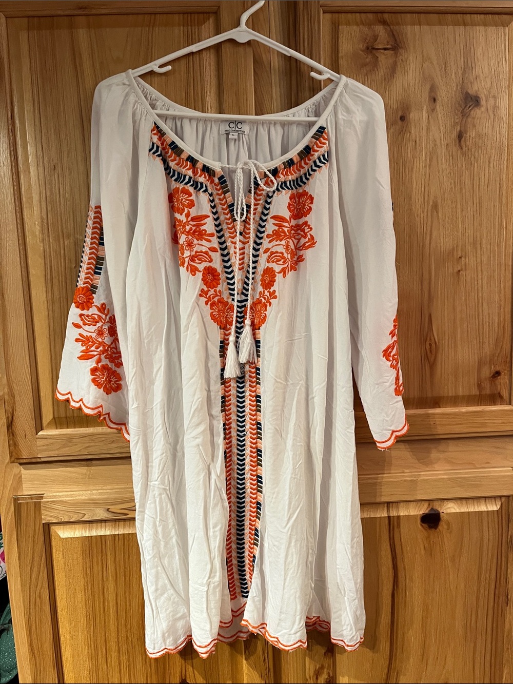 CHIC CONNECTION White Mini Dress with Orange Embroidery, size L - EUC